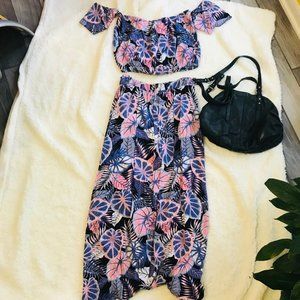 2-Piece Matching Set W/ Off-The-Shoulder Crop Top & Romper Maxi Skirt